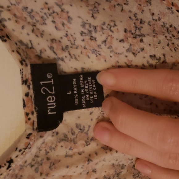 Rue21 Dream Maker Floral CropTop - Picture 3 of 3